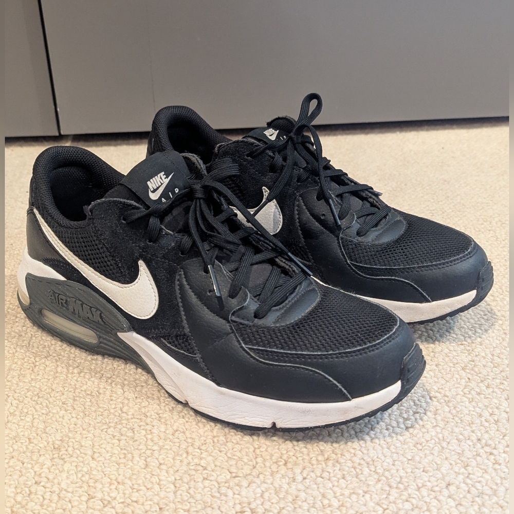 WOMEN'S NIKE AIR MAX EXCEE SNEAKERS size 11.5